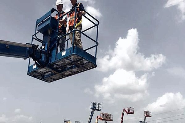 Trabajo en plataforma elevadora bajo inspección